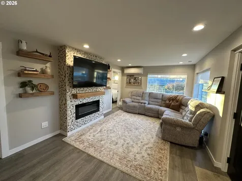 1521 NE Morris Street Roseburg OR 97470
