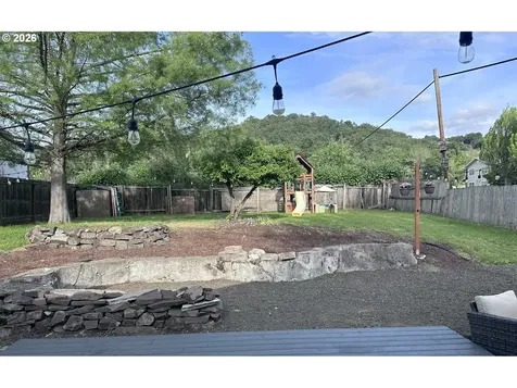 1521 NE Morris Street Roseburg OR 97470