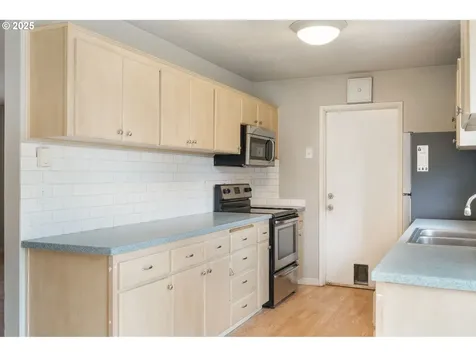 15721 SE Mill Street Portland OR 97233