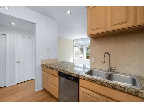 236 S Sweeney Street Portland OR 97239