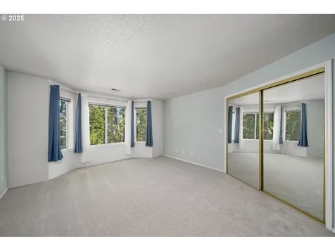 236 S Sweeney Street Portland OR 97239