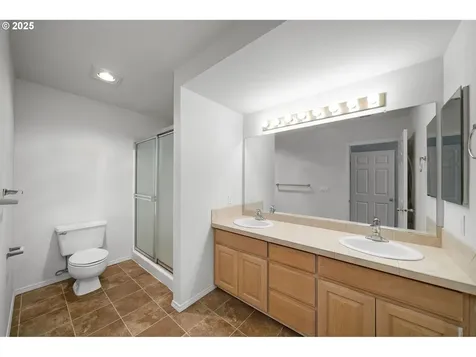 236 S Sweeney Street Portland OR 97239