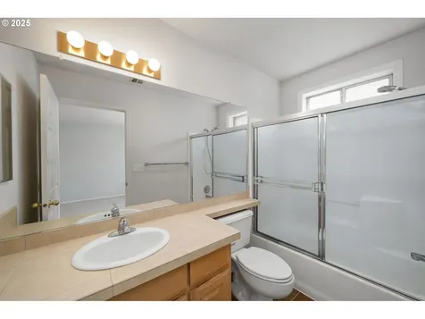 236 S Sweeney Street Portland OR 97239