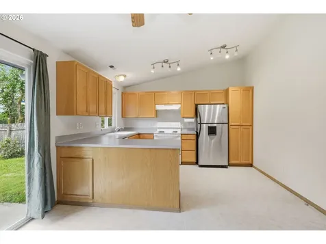 1077 S 10th Street Lebanon OR 97355