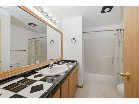 1077 S 10th Street Lebanon OR 97355