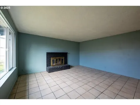 646 W Quinalt Street Springfield OR 97477