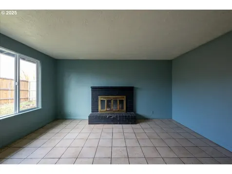 646 W Quinalt Street Springfield OR 97477