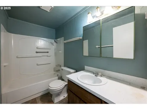 646 W Quinalt Street Springfield OR 97477