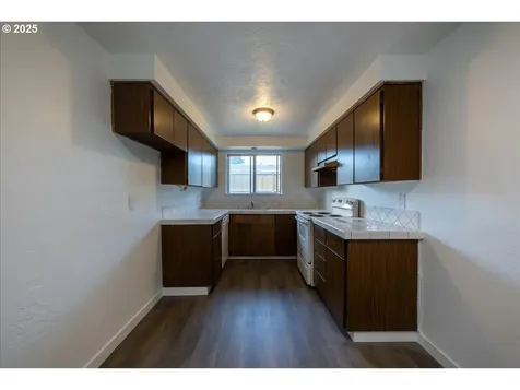 646 W Quinalt Street Springfield OR 97477