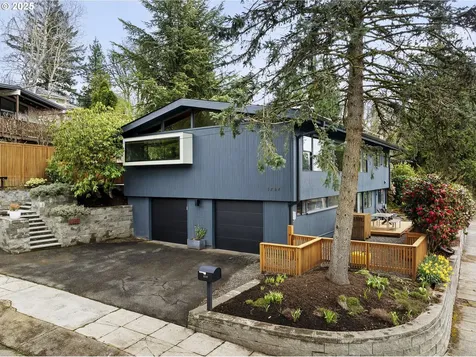 3747 SW Chehalem Avenue Portland OR 97239