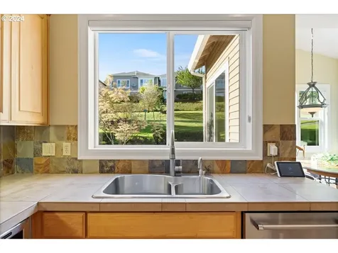 4735 Amherst Court Lake Oswego OR 97035