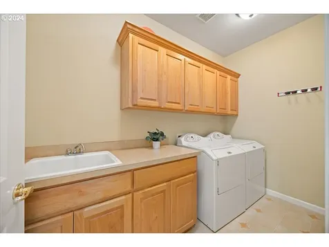 4735 Amherst Court Lake Oswego OR 97035