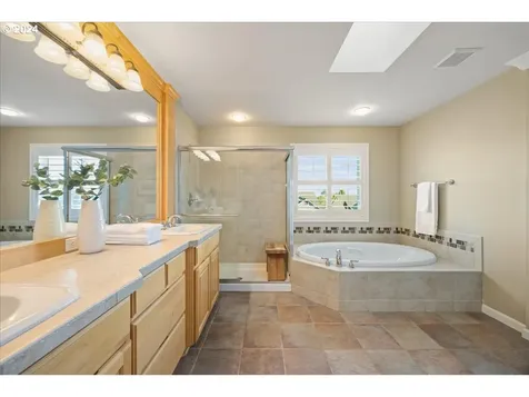 4735 Amherst Court Lake Oswego OR 97035