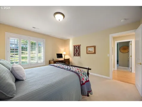 4735 Amherst Court Lake Oswego OR 97035
