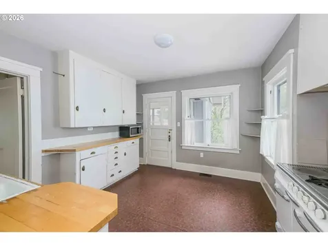 8450 SW 37th Avenue Portland OR 97219