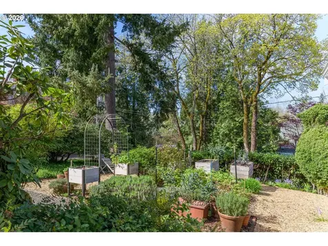 8450 SW 37th Avenue Portland OR 97219