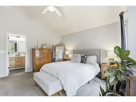 20275 Hoodview Avenue West Linn OR 97068