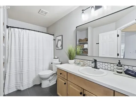 20275 Hoodview Avenue West Linn OR 97068
