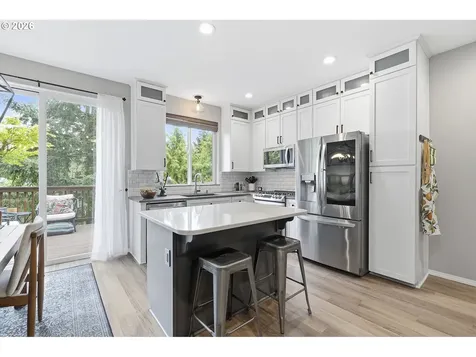 20275 Hoodview Avenue West Linn OR 97068