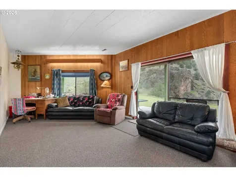 20480 Hwy 395 N Mount Vernon OR 97865