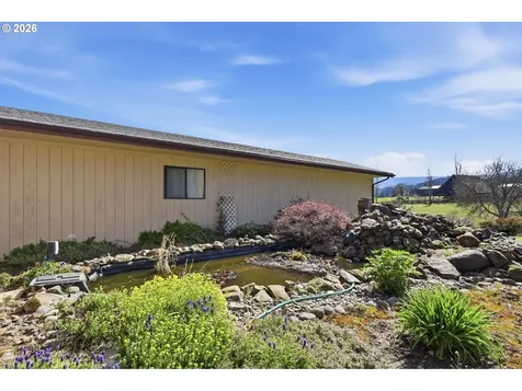 3301 Wyeast Road Hood River OR 97031