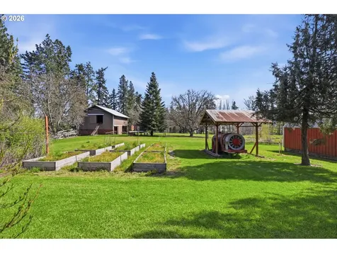 3301 Wyeast Road Hood River OR 97031
