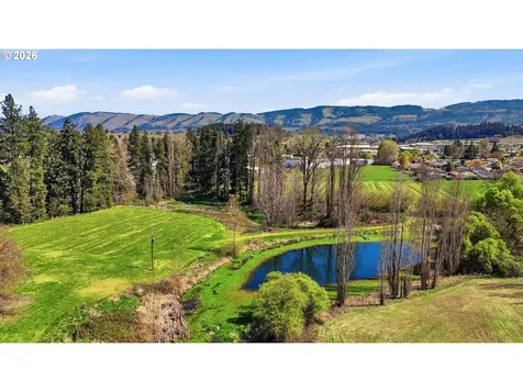 3301 Wyeast Road Hood River OR 97031