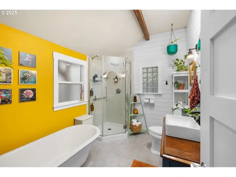 5624 NE Hoyt Street Portland OR 97213