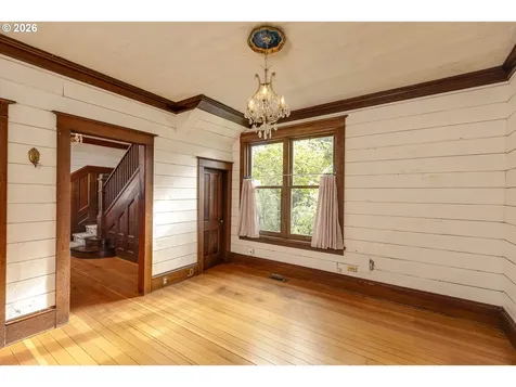 410 W Grant Street Carlton OR 97111