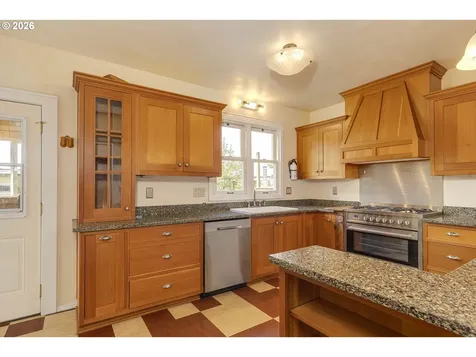 410 W Grant Street Carlton OR 97111