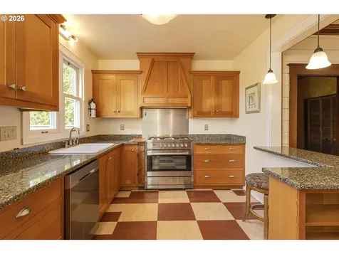 410 W Grant Street Carlton OR 97111