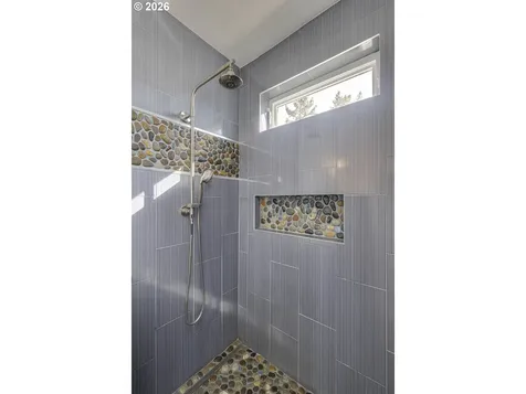 410 W Grant Street Carlton OR 97111