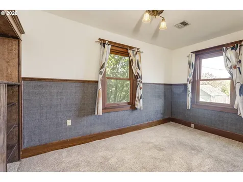 410 W Grant Street Carlton OR 97111