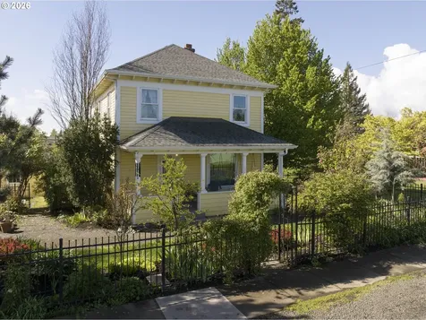 410 W Grant Street Carlton OR 97111