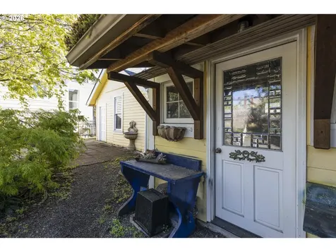 410 W Grant Street Carlton OR 97111