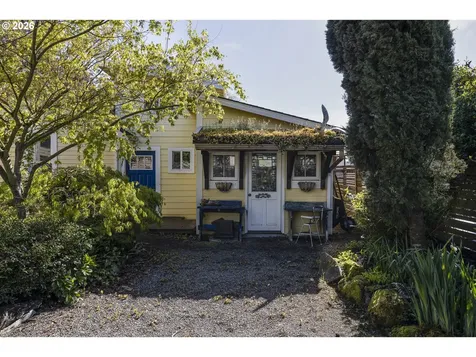 410 W Grant Street Carlton OR 97111