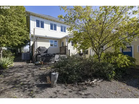 410 W Grant Street Carlton OR 97111