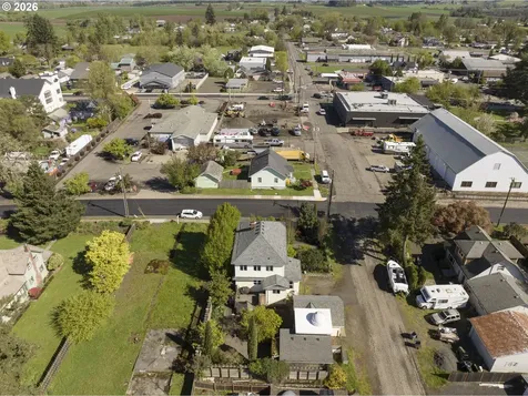 410 W Grant Street Carlton OR 97111