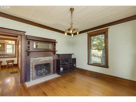410 W Grant Street Carlton OR 97111