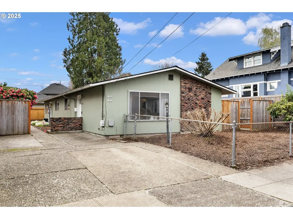 1802 SE Clatsop Street Portland OR 97202
