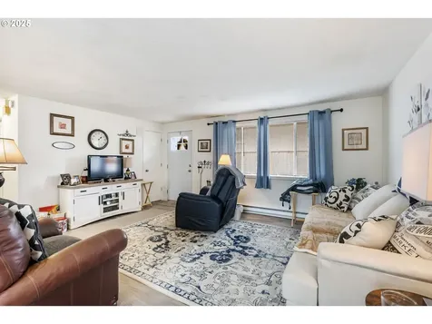 1802 SE Clatsop Street Portland OR 97202