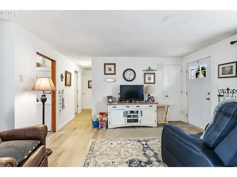 1802 SE Clatsop Street Portland OR 97202