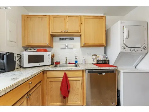 1802 SE Clatsop Street Portland OR 97202