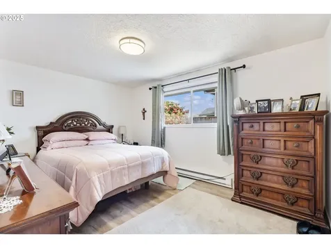 1802 SE Clatsop Street Portland OR 97202