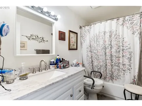 1802 SE Clatsop Street Portland OR 97202