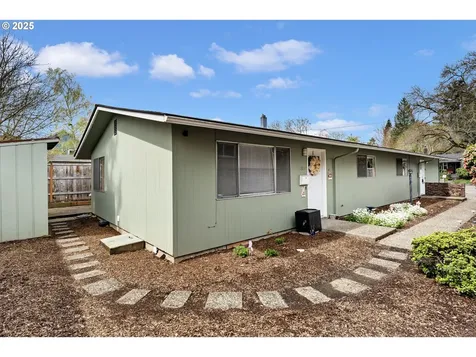 1802 SE Clatsop Street Portland OR 97202