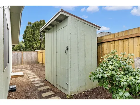 1802 SE Clatsop Street Portland OR 97202