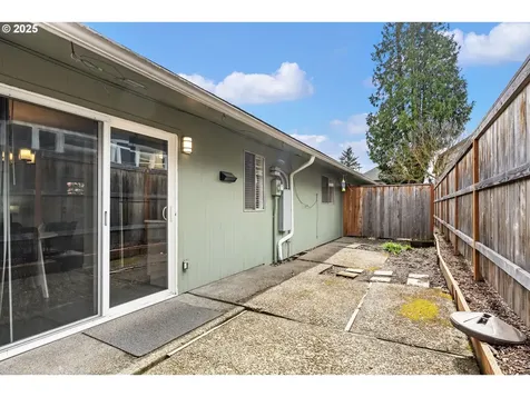 1802 SE Clatsop Street Portland OR 97202