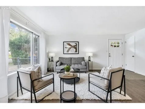 1802 SE Clatsop Street Portland OR 97202