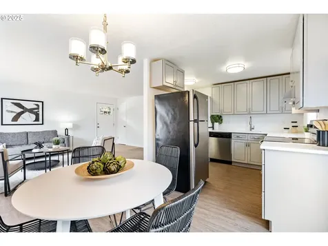 1802 SE Clatsop Street Portland OR 97202